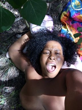 Dirty ebony giantess stuffs huge sex toy like a wooden log