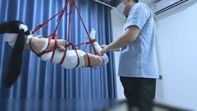 hui35-A girl in white stockings was humiliated by a rope bondage artist.