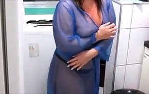 Aunt gets caught in the kitchen