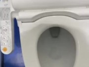 学校のトイレでオナニー