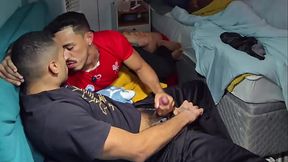 Cinema na casa de amigos termina em suruba!