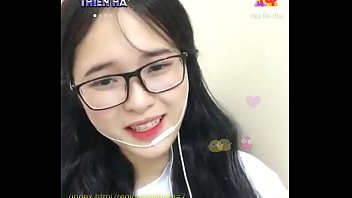 Em g&aacute_i Việt cực xinh livestream Uplive