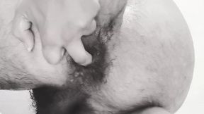 I have fun with my ass introducing me a little toy in me