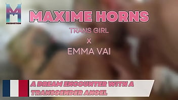 Attach&eacute_e, caress&eacute_e, prise en levrette... Emma withoutRul est une femme trans incroyable. Ses mouvements, son plaisir, et...