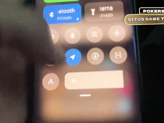 I made my girlfriend climax in the midst of the street by controlling the sex tool in her twat.