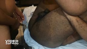 Sexo bem safado na mans&atilde_o com amigo