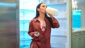 Raven-haied hottie screwed in the cowgirl pose