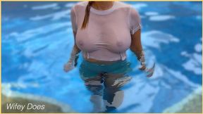 Wifey wet shirt in the pool with perfect braless tits
