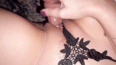 I cum many times from the vibration in my wet hole