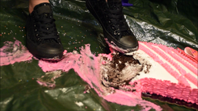 Converse &amp; Barefoot Cake Squashing