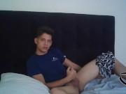 Encuentro la ropa interior de mi roomie y me pongo caliente