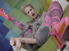 Heavily tattooed Anuskatzz stretches her ass