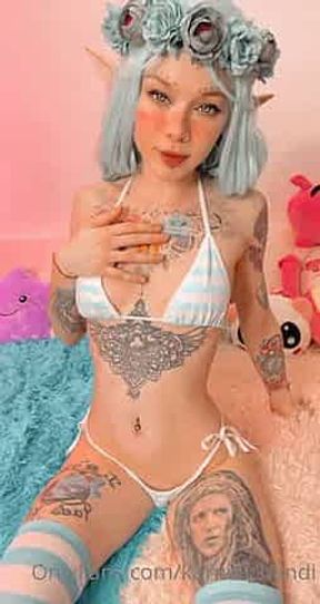 karneli bandi--02-18--do you want to see this elf without panties