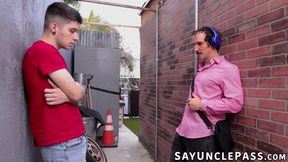 DILF Greg McKeon fucks twink Harrison Todd at a cruising spot