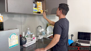 Le beau gosse asiatique tatoué Damian Dragon se fait enculer après un léchage intense