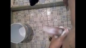 Mi amigo jugando con su hermosa verga!