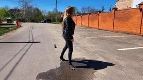 Walking in one shoe, Aliona losing high heels mules, losing shoe walking, lost high heels