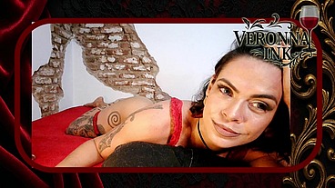 Veronna com lingerie vazada e dildo de tentáculo III