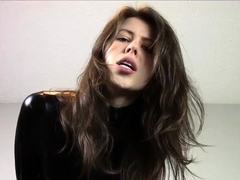 Amateur Fucking with this Brunette Slut