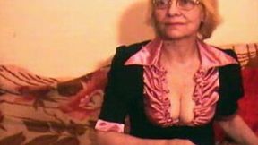 Blonde granny with saggy boobies on webcam getting naked for me