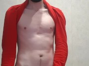 Сексуальный парень дрочит большой член после колледжа