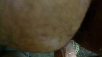 Le doy verga al vato,como le gusta: a pelo.