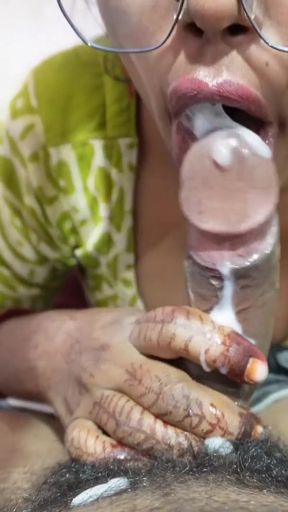 18 sal ki Bhartiya ladki ne liye land chusai ke ful Maje   Clip 1