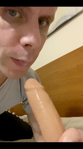 I love my new realistic dildo!