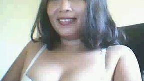 Fillipina amateur milf woman on webcam flashes her privates