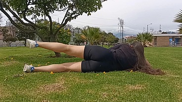 Haciendo Ejercicio Sin Ropa Interior Con Un Agujero En El Short