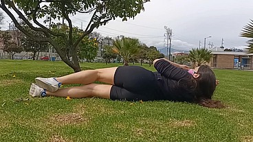 Haciendo Ejercicio Sin Ropa Interior Con Un Agujero En El Short