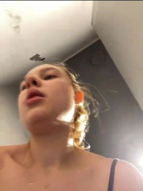 Extreme squirting and cumming in the gym