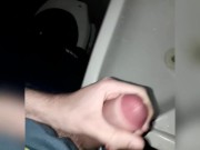 Bisexual brasileño amateur con verga enorme de 22 cm se masturba y saca abundante leche