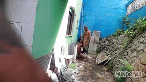fodendo atras da casa com os pedreiros