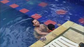 machao sendo fodido em uma piscina por algum dinheiro