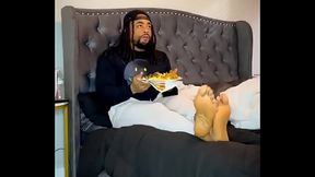 Leg shake = Good food