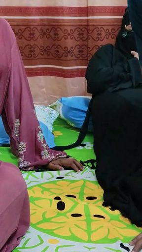 Saali aur biwi ki ak saath maast gaand chudai   Clip 1