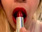 Gentle Giantess applies Lipstick