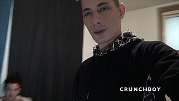BAISE EN BACKROOM EN CLUB CRUISING AVEC GROS BULGE