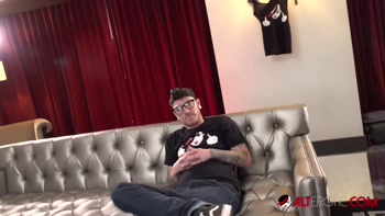 Sully Savage & Sascha Ink: Tattooed Tease in Steamy Hardcore