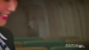 Luxury Queen Bee Gets Her Pussy Licked Seductively On Screen