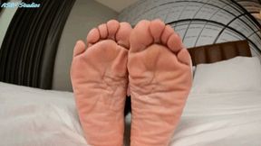 GILFs small wrinkly soles before fun - MP4