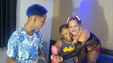 Gincana !!! Brincadeiras com Paty Bumbum Brinquedo Ator e o anão mais famoso da tv Brasileira Zezinho Teves