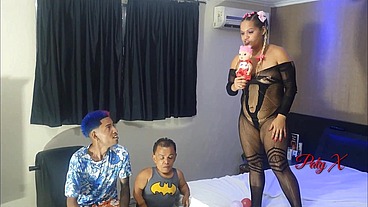 Gincana !!! Brincadeiras com Paty Bumbum Brinquedo Ator e o anão mais famoso da tv Brasileira Zezinho Teves