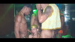 Uma grande orgia , acabou rolando no final da festa fantasia . Latinos brasileiros s&atilde_o os mais quentes e sedentos por sexo 1&deg_ parte ...