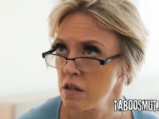 Breasty Stepmom Accepts Stepson's Suggest To Screw Her - Dee Williams