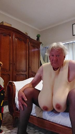 Nursing Bra and Thight Miniskirt