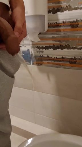 Guy Long Pisses a Large Portion of Urine