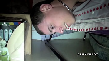 salope attends &agrave_ 4 pattes en jockstrap