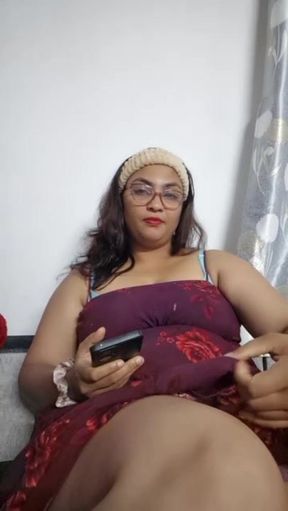 Indian beauty captivates with curvy, live sensual charm